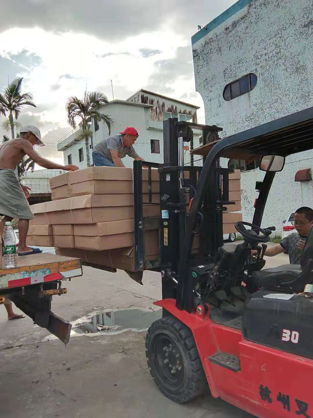 找鐵床批發(fā)，不如找廠家