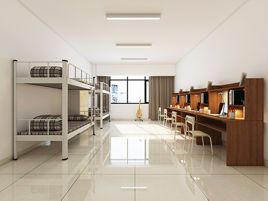 我睡上下鋪鐵床，寢室開燈讓我睡不著