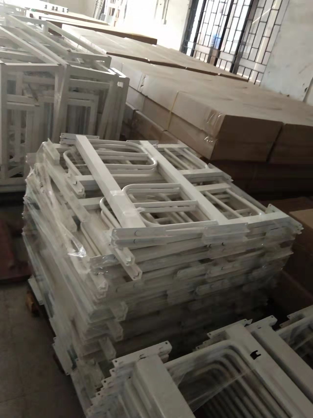 為什么上下鋪鐵床護(hù)欄要做高一些？