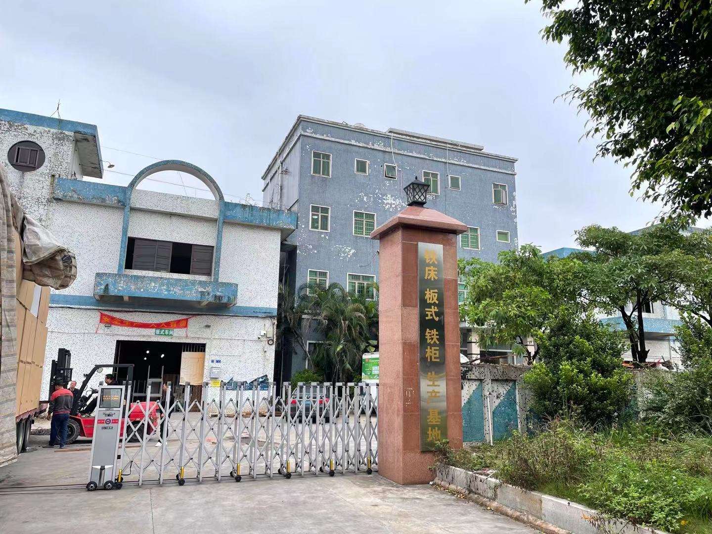 買上下鋪鐵床送床板嗎？