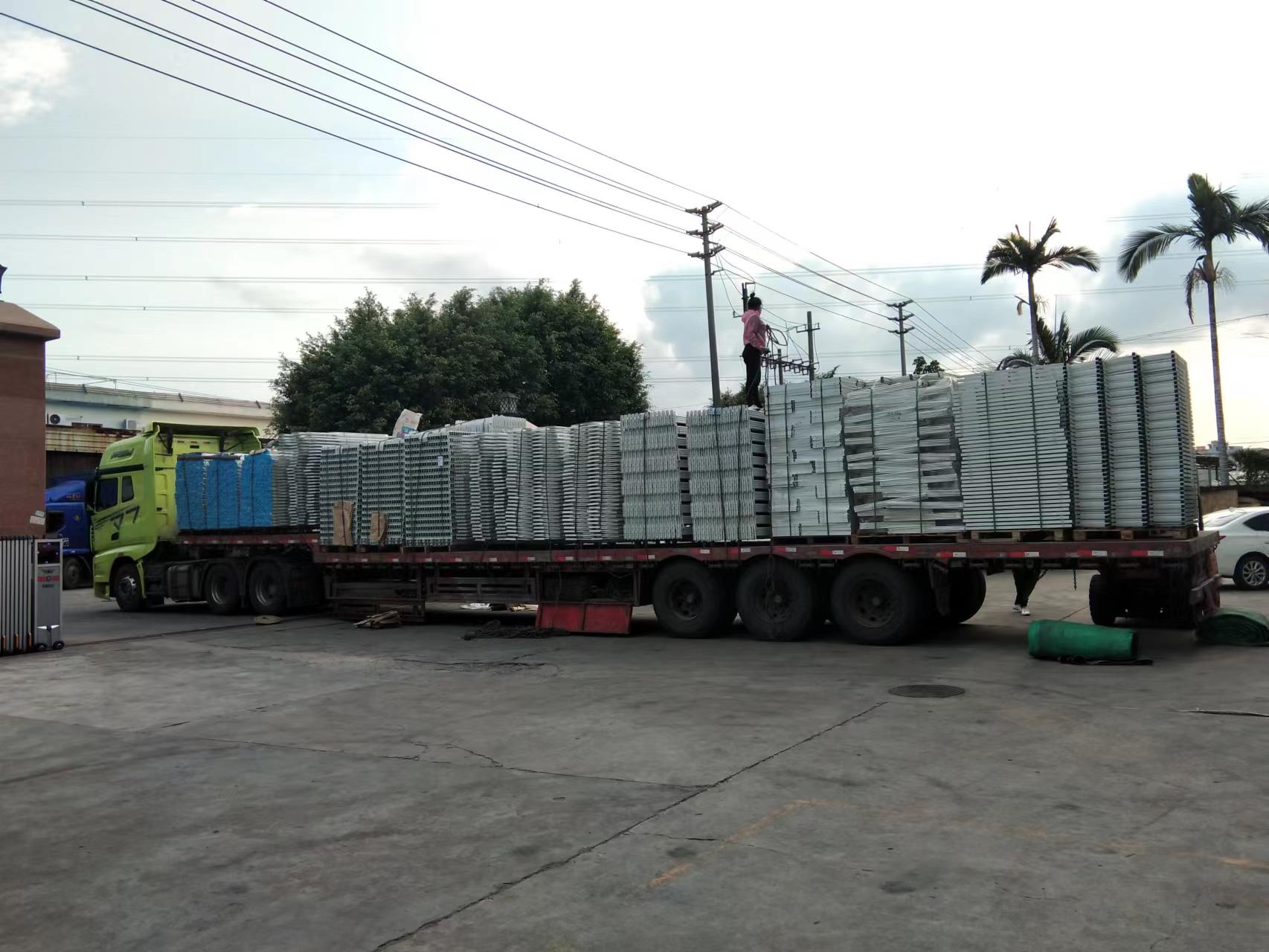 上下鋪雙層鐵架床的發(fā)貨時(shí)間到了！